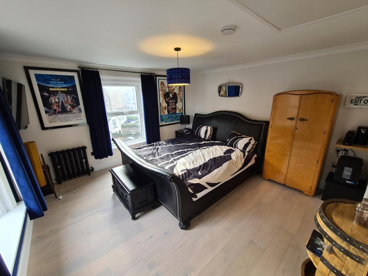 Southsea Royale Studio, James Bond, Parking, Seafront Portsmouth Exterior foto