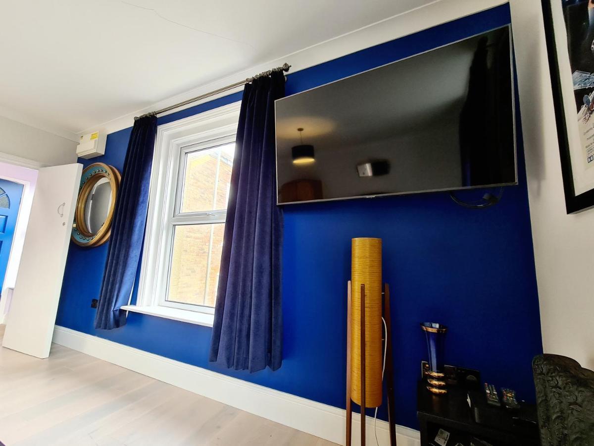 Southsea Royale Studio, James Bond, Parking, Seafront Portsmouth Exterior foto